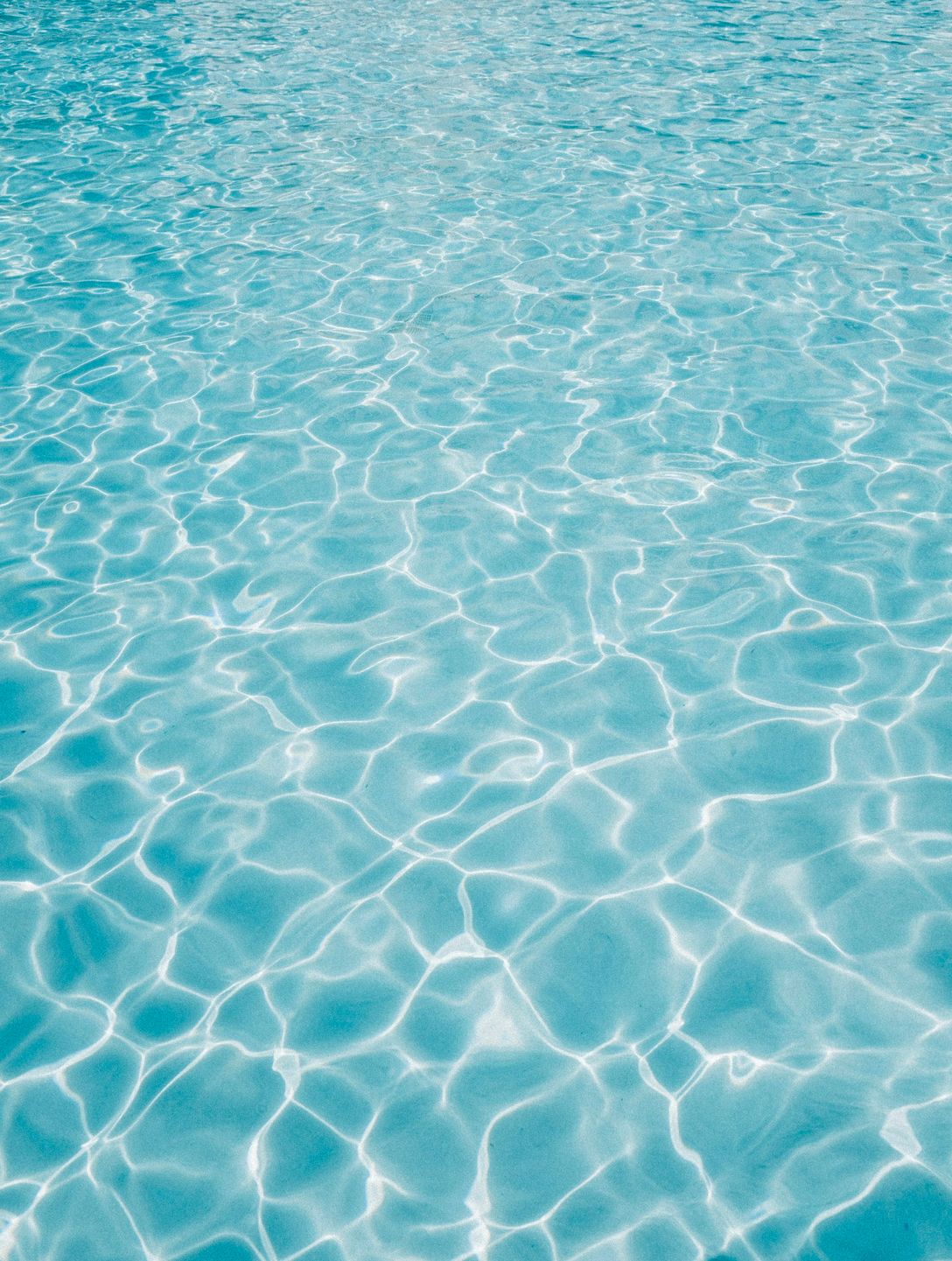Agua cristalina de piscina