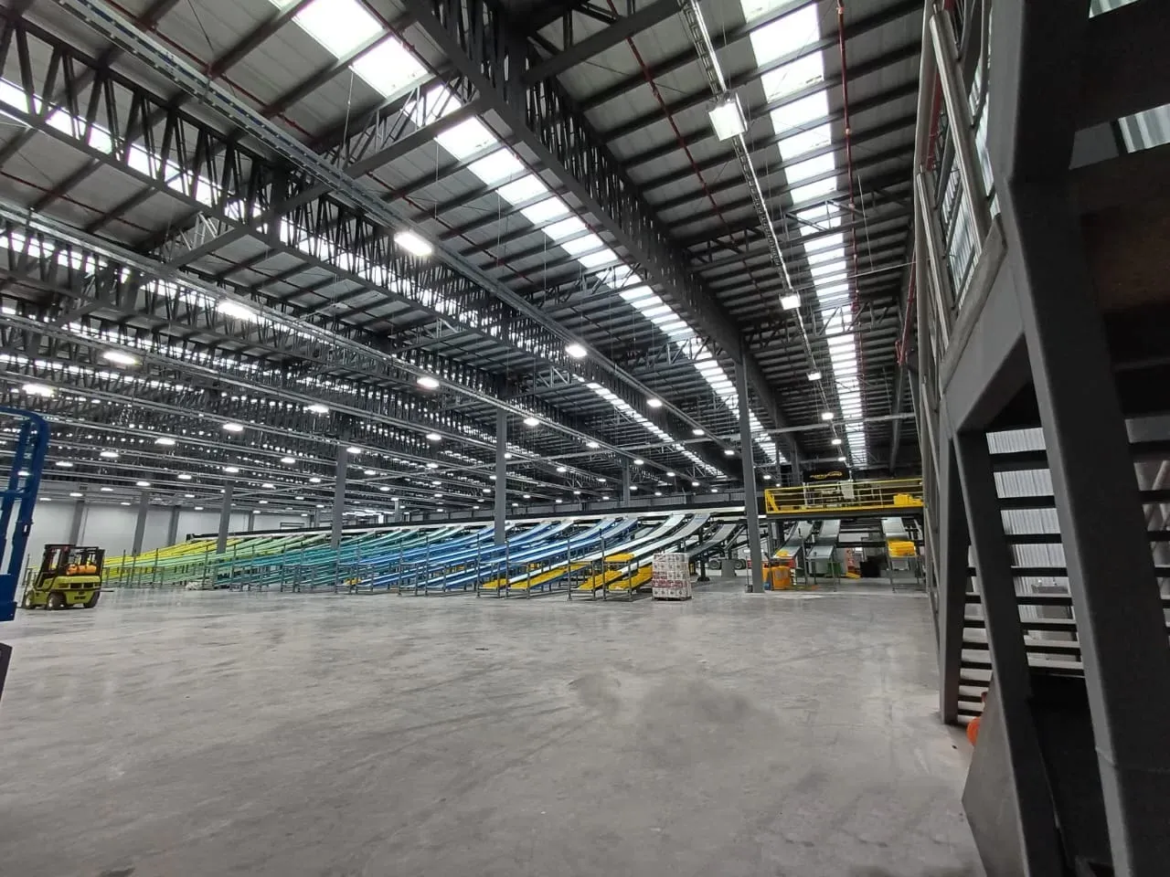 Instalación intralogística de productos — fotografía 1
